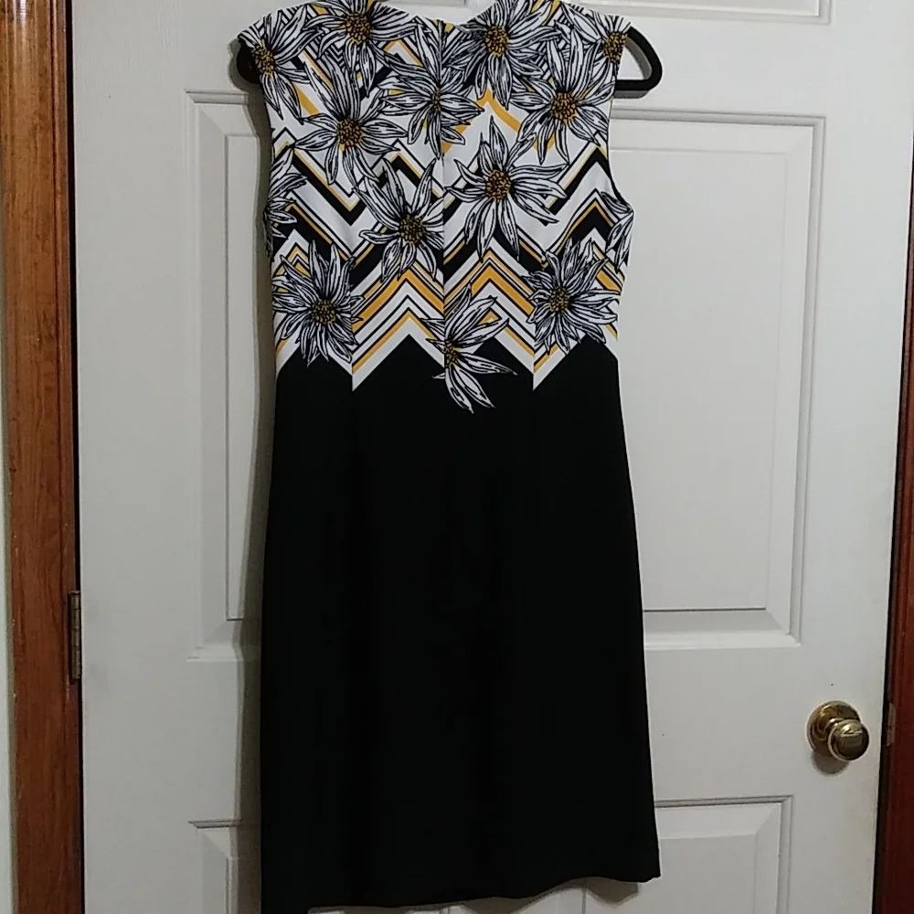 Eye Catching Colorful Dress - Picture 4 of 6
